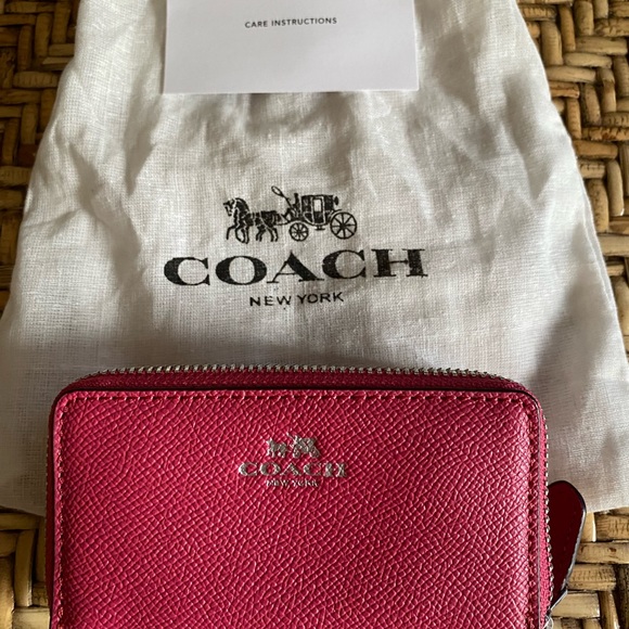 Coach women’s wallet - Picture 2 of 4